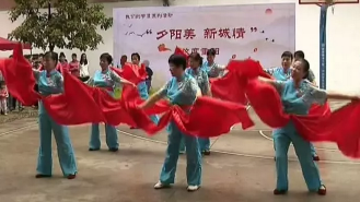 梅县区新城办组织开展重阳节敬老活动  老年群众乐开怀