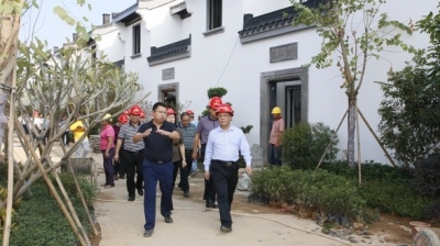 余其豹调研玖崇湖温泉特色小镇项目建设