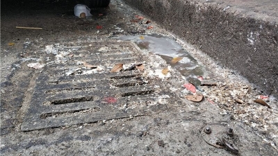 恶臭难忍！梅城城西大道多家猪肉档门前污水横流