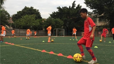 兴宁叶塘中心小学开展足球特色教育，打造校园足球品牌