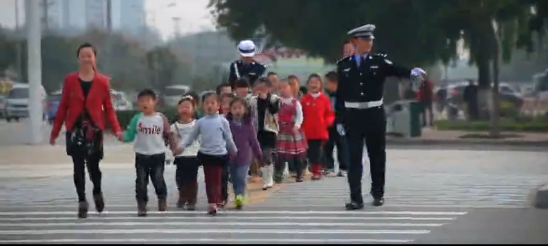 唱出文明友爱之美！《客都明珠》作词人古享林谈创作点滴