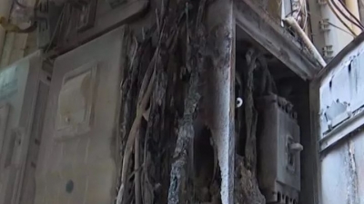 险！兴城公园路一电箱突然着火爆炸，现场一片狼藉