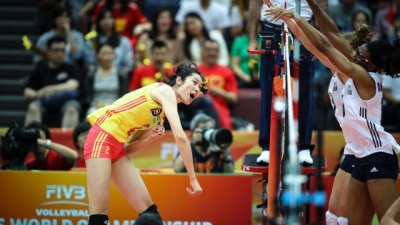 漂亮！中国女排横扫美国女排，提前晋级世锦赛六强