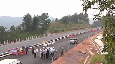 吴泽桐到平远调研交通公路建设和工业企业发展工作