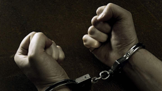 盗窃落马官员巨额存款未遂，银行90后员工获刑六年