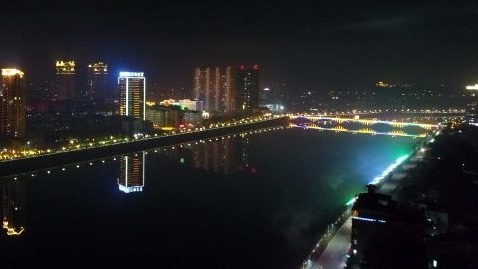 美爆屏！夜色中的蕉城流光溢彩，灯光璀璨