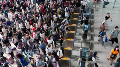 国庆假期第一天，全国铁路迎来出行最高峰日