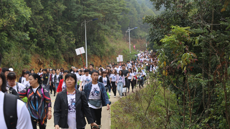 逾2000爱好者徒步15公里！丰顺韩山•第四届徒步节开走