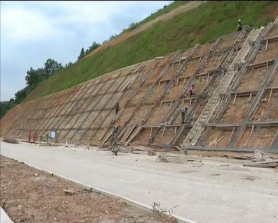 五华华阳至安流公路下月改建完工，群众：等到头发都白了