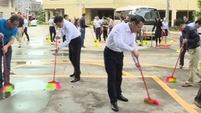 全民参与！曾永祥率队开展环境卫生大扫除行动