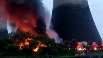 现场浓烟滚滚！梅县周塘村电厂附近今晨突发火情