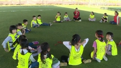 相约阅读 共享书香！五华图书馆举行户外亲子读书会