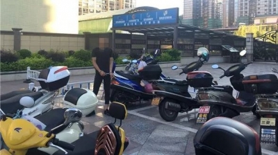 笨贼！正商量如何处置偷来的车，梅县三男子就被逮个正着…