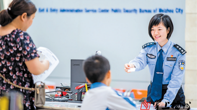 梅州公安机关“十佳窗口民警”刘仙花：从小姑娘锻炼成“金刚” 