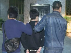 猖狂！丰顺一男子在梅县持刀入室抢劫，潜逃之际…该！