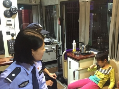 别怕，我带你回家！梅县区民警助六位老人和小孩与家人团聚