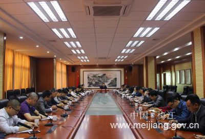 朱国城以普通党员身份参加所在党支部组织生活会