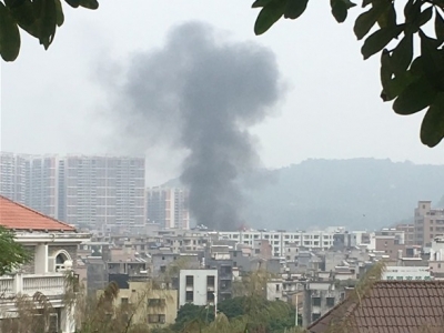 浓烟滚滚！丰顺汤坑中学一体育器材室今日中午突发大火…