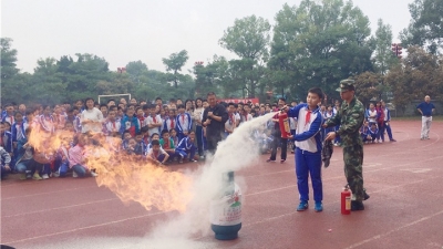 “我来灭火！”今天，梅城这群小学生化身“消防员”…