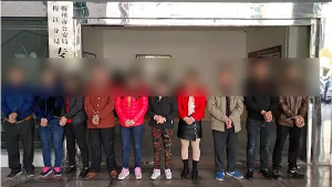 在梅城文化公园聚众赌博的那些人，全被抓了！干的好！