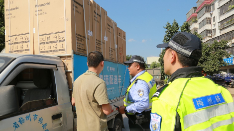 违章司机瑟瑟发抖！我市交警开展异地用警交叉执法