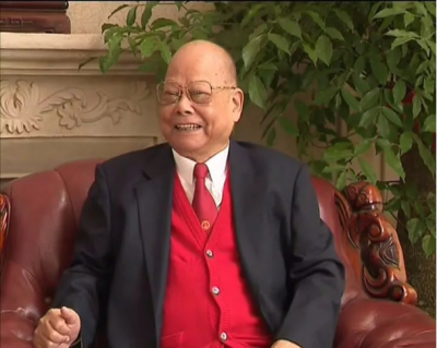 钟光灵温助民拜访曾宪梓博士，学习敢闯敢试、敢为人先的品质和精神