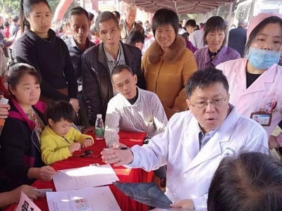 健康送到家门口！深圳市医生协会专家团队到五华横陂开展义诊