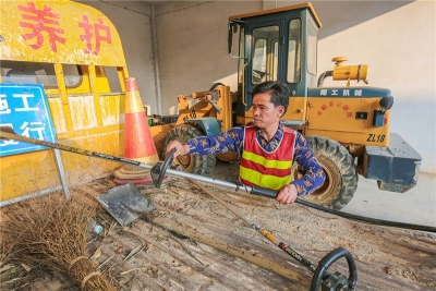 最美公路人丨钟奕广：“路二代”兼“夫妻档”家随道班走