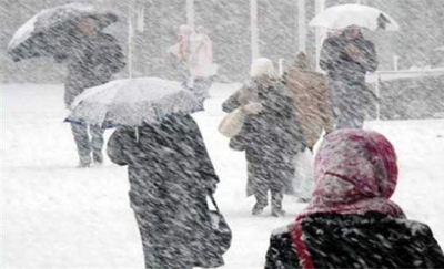 暴风雪袭击美国芝加哥地区 近900个航班被取消