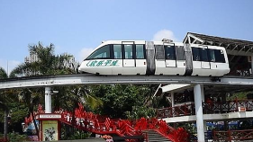 深圳欢乐谷观光列车相撞，致多人受伤
