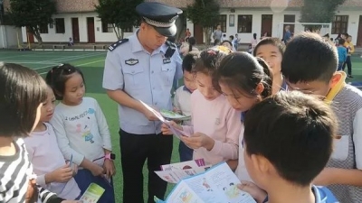 梅县区移动警务车开进校园，为师生提供“零距离”服务