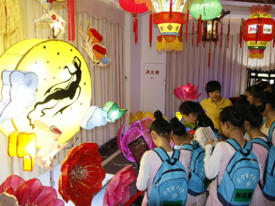 近距离感受客家传统文化，兴宁这群小萌娃乐坏了~