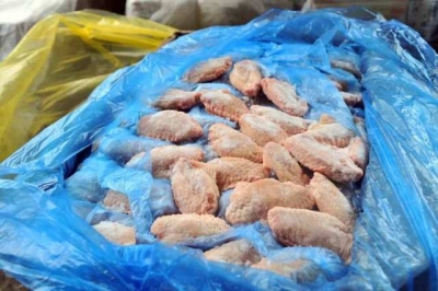 深圳海关查获走私进口冷冻鸡翅2.82吨 部分鸡翅已变质