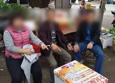 “天眼”发威！三人梅城街头聚赌，民警视频里看得一清二楚