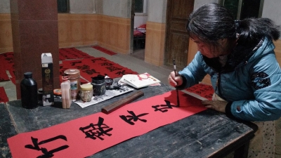 一个农家女、建筑工，写出一手好字！梅县这名女建筑工不简单...