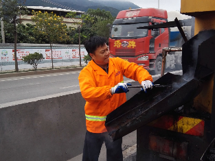 最美公路人丨曾庆廷：机械能手用心护路三十载