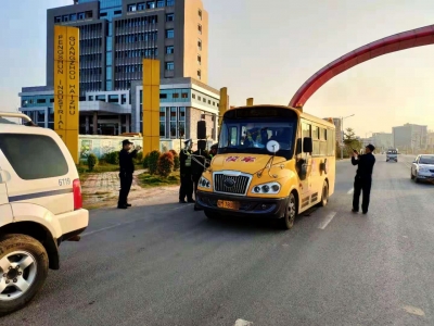 核载19人，实载38人！丰顺一校车不顾学生安全竟超载100%