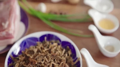 快来看，客家名菜梅菜扣肉是怎么做的...