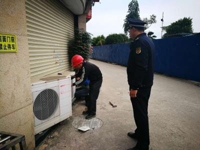 是该拆除了！这些“家伙”沿街占道，梅江城管：整改！