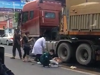 痛心！丰顺大货车与骑自行车老人相撞，老人当场…