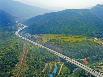 争当乡村振兴“领头羊”！梅县区积极建设“四好农村路” 