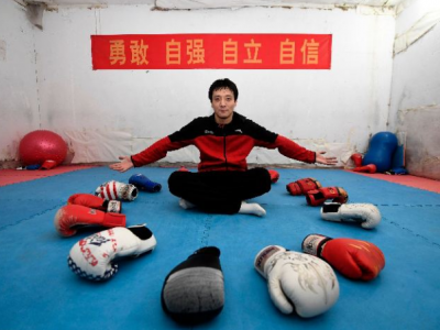 脑瘫拳击手向命运“出拳”三十三年，坚定又执着