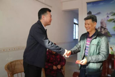 熊锋松到高陂镇慰问特困党员，并致以新春祝福