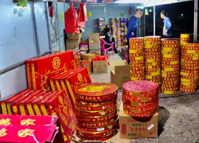 本报“抵制乱燃烟花爆竹”系列报道引网友热议，你有啥好建议？