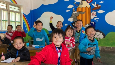 艺术墙进了教室，满满的艺术气息 ，五华这群学生乐翻天了...