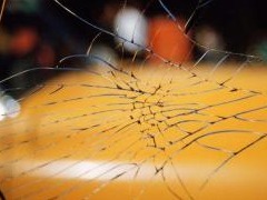 巴基斯坦一大巴车与油罐车相撞，已致26人死亡16人受伤
