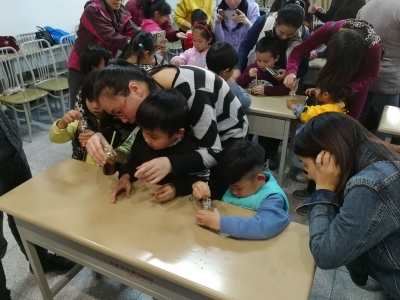 梅江区红光社区开展儿童安全教育亲子课堂