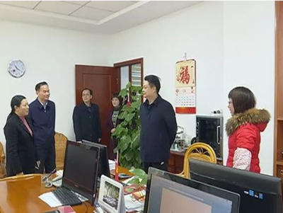 陈伟明检查指导年终经济结算工作