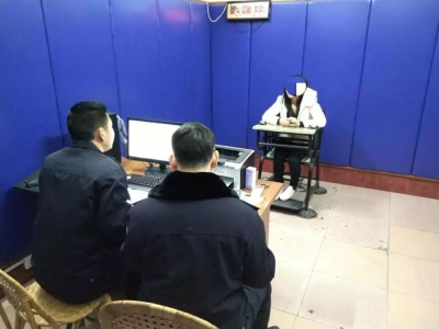 因无证驾驶电动车被扣，蕉岭女子在朋友圈辱骂交警，结果...