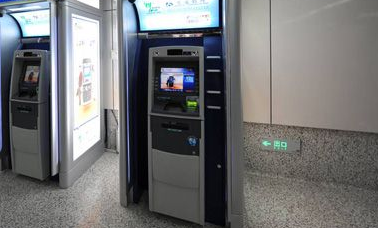 警惕ATM机旁“好心人”！蕉岭法院审结一起银行卡盗窃案件…